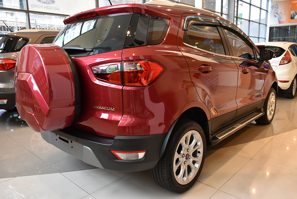 Đuôi xe lướt gió tích hợp dãy đèn LED Đuôi xe lướt gió tích hợp dãy đèn LED